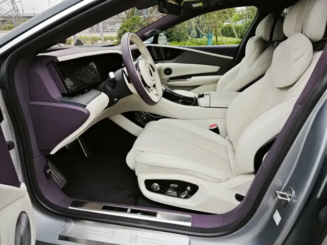 Yangwang Yangwang U7 2025 Model PHEV 4-Seat Flagship — Фото автомобиля 6