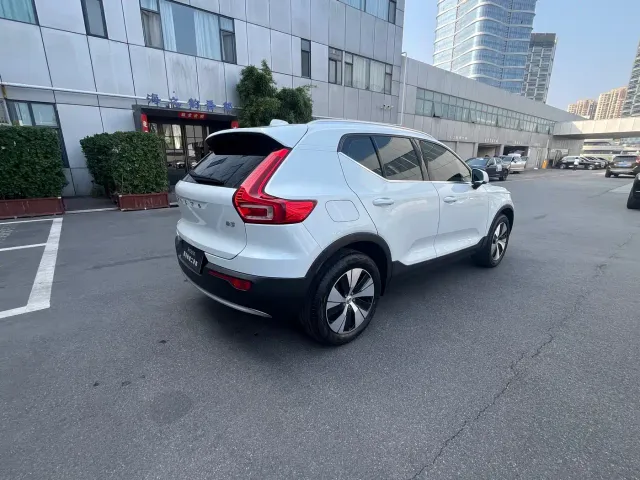 Volvo XC40 — Фото автомобиля 8