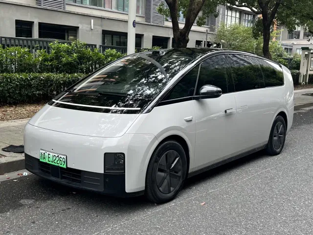 Фотография автомобиля — Li Auto MEGA