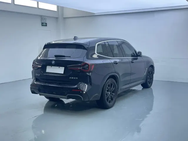 BMW iX3 — Фото автомобиля 14