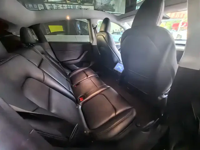Tesla Model Y — Фото автомобиля 12