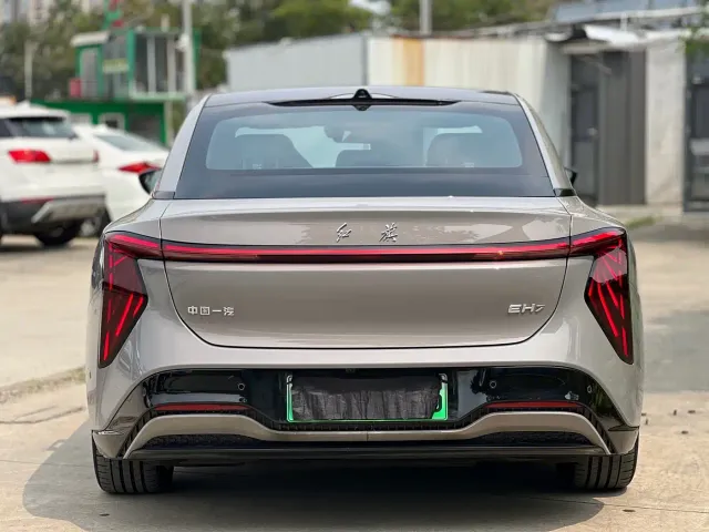 Hongqi EH7 — Фото автомобиля 9