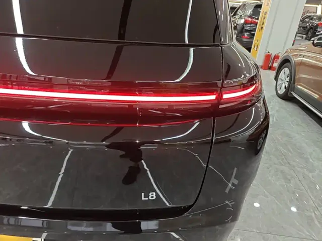 Li Auto L8 — Фото автомобиля 7
