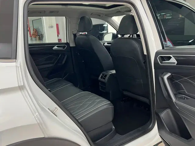 Volkswagen Tiguan L — Фото автомобиля 10