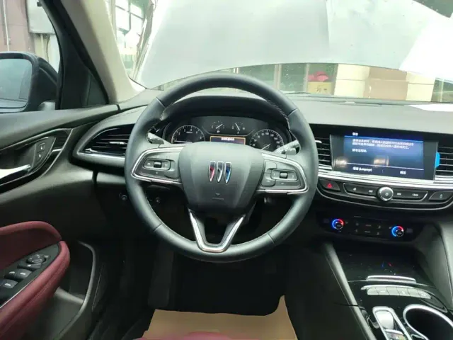 Buick Regal — Фото автомобиля 10