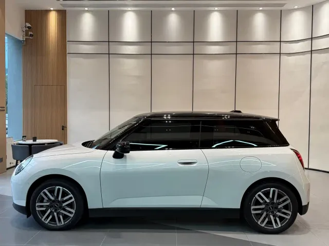 MINI Electric MINI ACEMAN — Фото автомобиля 4