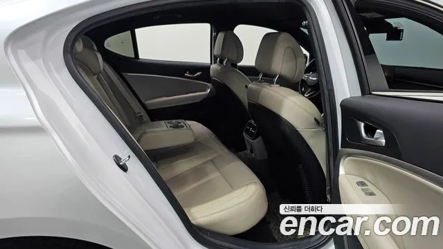 Genesis G70 New — Фото автомобиля 12