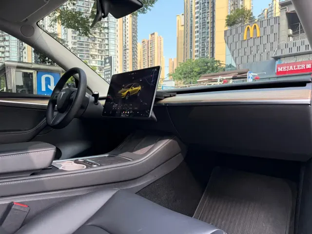 Tesla Model Y — Фото автомобиля 14