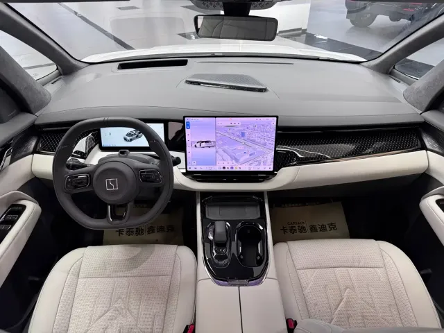 ZEEKR Zeekr 009 2024 7-Seat Aisle AWD Version 108kWh — Фото автомобиля 13