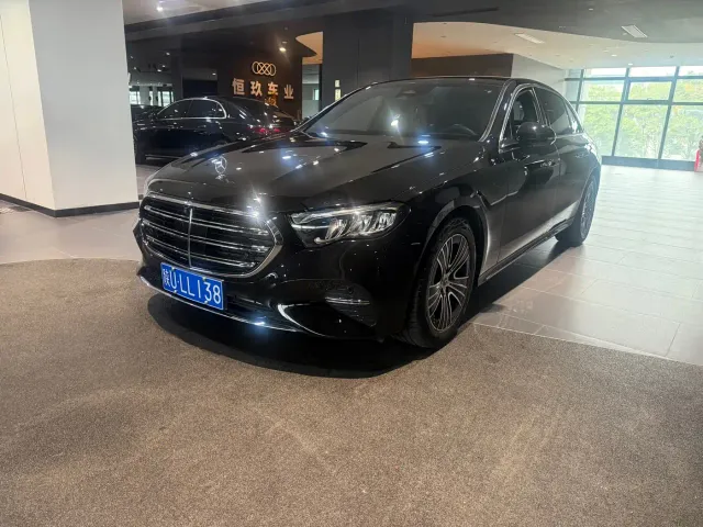 Mercedes-Benz E-Class — Фото автомобиля 2
