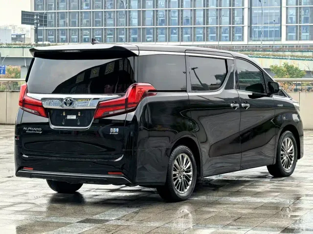 Toyota Alphard — Фото автомобиля 6