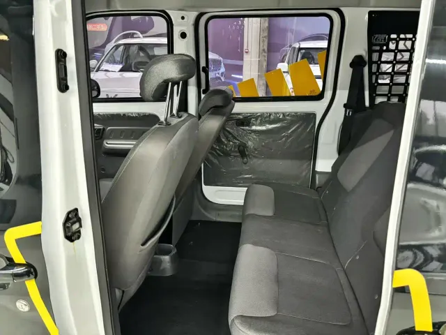 Wuling Zhiguang NEV — Фото автомобиля 8