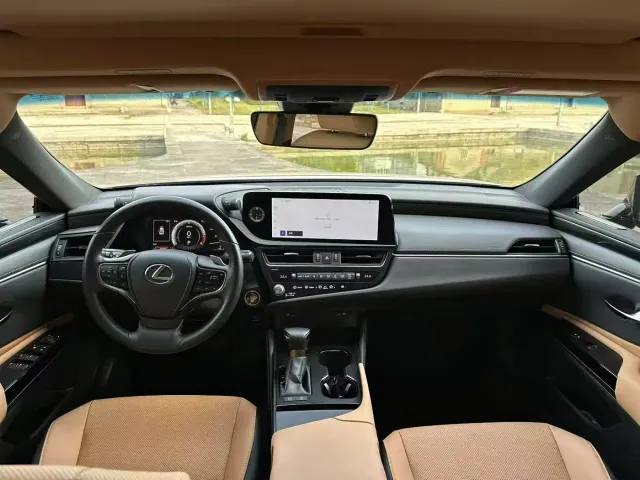 Lexus ES — Фото автомобиля 5
