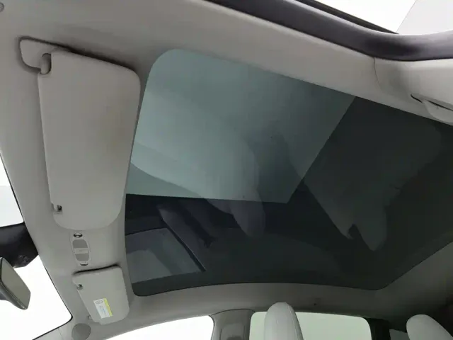 Tesla Model Y — Фото автомобиля 14