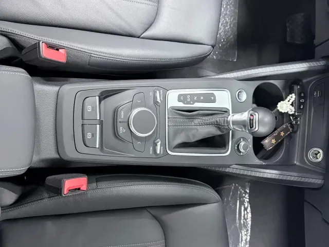 Audi Q2L — Фото автомобиля 14