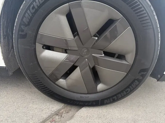 Li Auto MEGA — Фото автомобиля 4