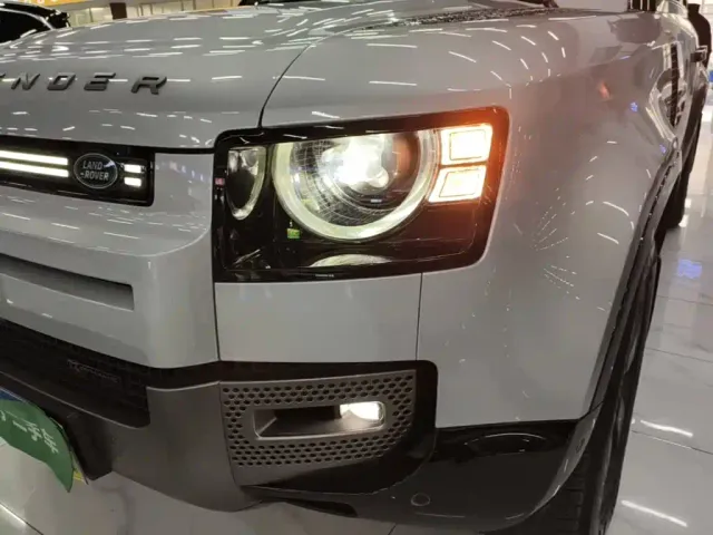 Land Rover Defender — Фото автомобиля 23