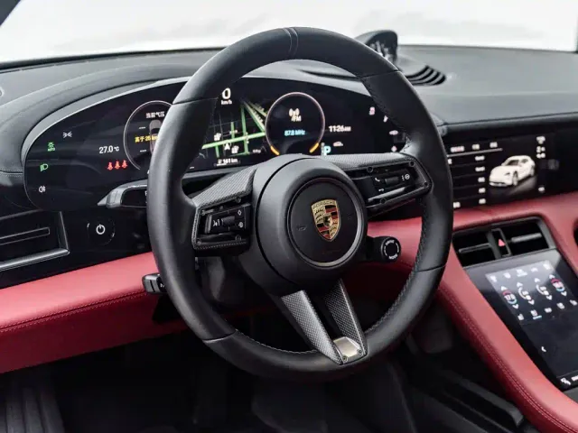 Porsche Taycan — Фото автомобиля 17