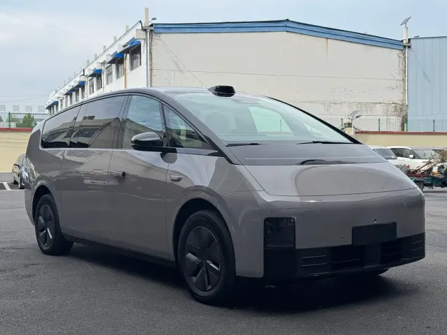 Li Auto MEGA — Фото автомобиля 3