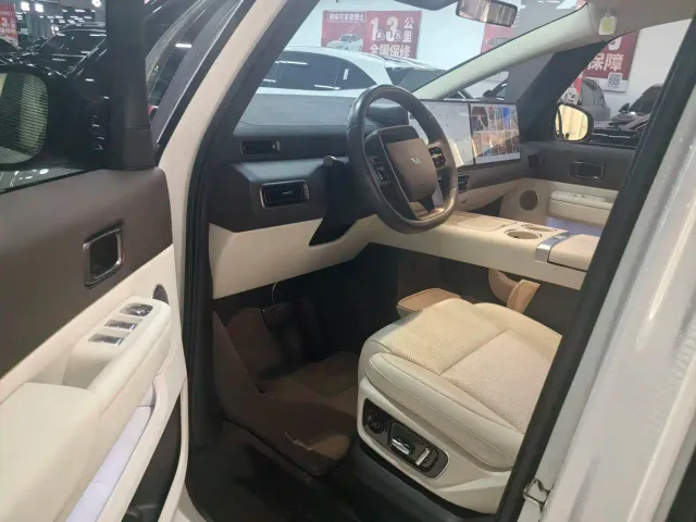 Li Auto MEGA — Фото автомобиля 4