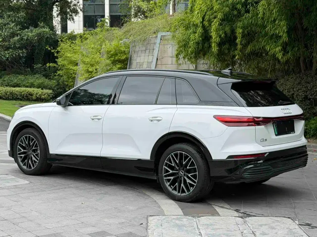 Audi Audi Q5 e-tron 2022 40 e-tron Starlight Edition Mecha Suit Sun Chaser Version — Фото автомобиля 4