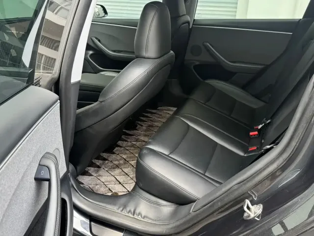 Tesla Model 3 — Фото автомобиля 7