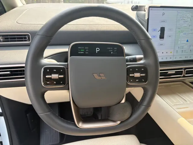 Li Auto MEGA — Фото автомобиля 10