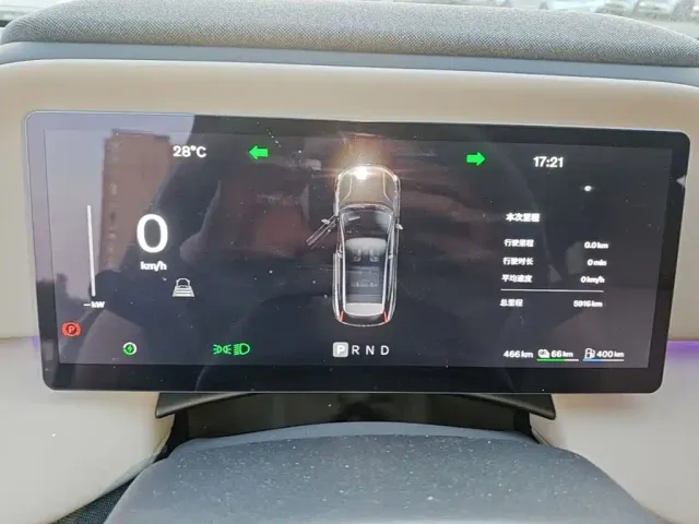 Volvo XC70 Plug-in Hybrid — Фото автомобиля 11
