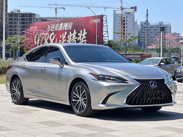 Lexus ES — Фото автомобиля 3
