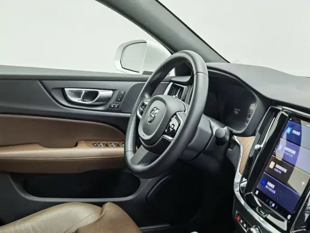 Volvo S60 — Фото автомобиля 22