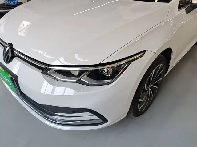 Volkswagen Golf — Фото автомобиля 23