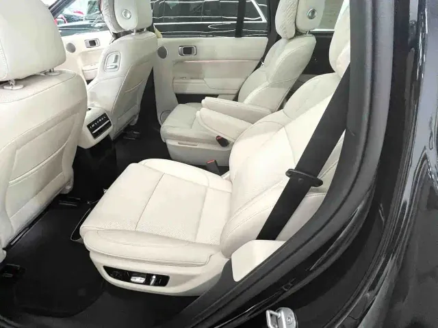 Li Auto L8 — Фото автомобиля 4