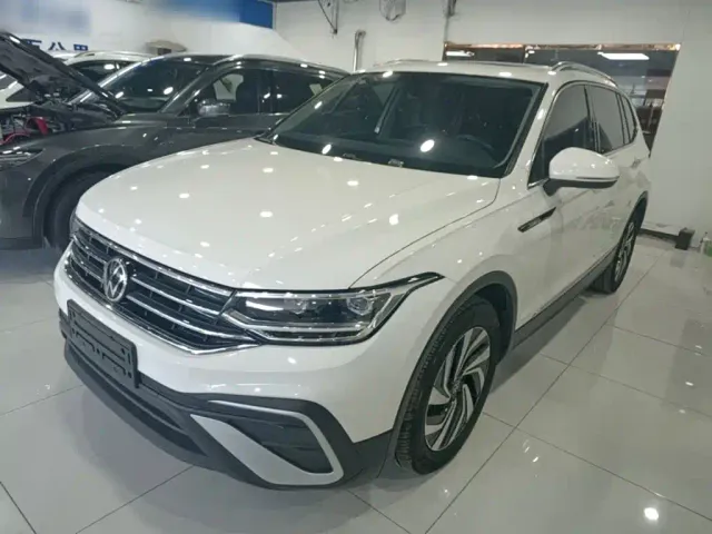 Фотография автомобиля — Volkswagen Tiguan L