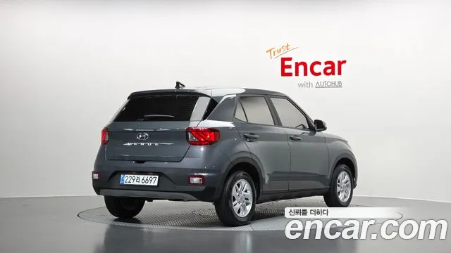 Hyundai Venue — Фото автомобиля 2