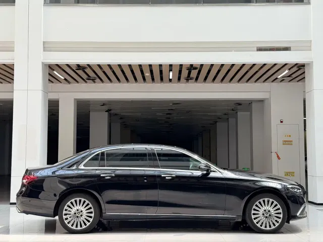 Mercedes-Benz E-Class — Фото автомобиля 4