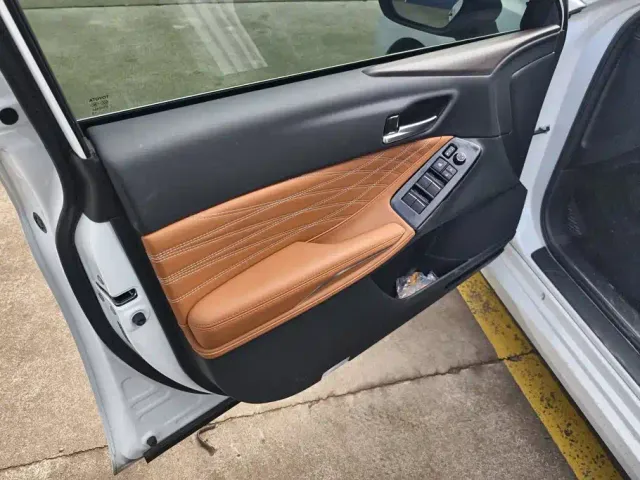 Toyota Avalon — Фото автомобиля 7