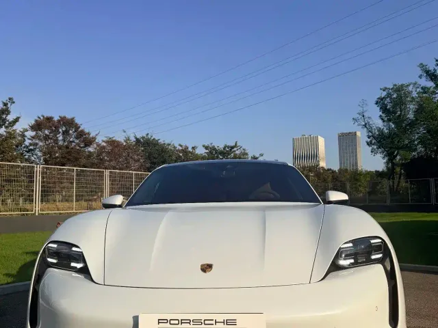 Фотография автомобиля — Porsche Taycan