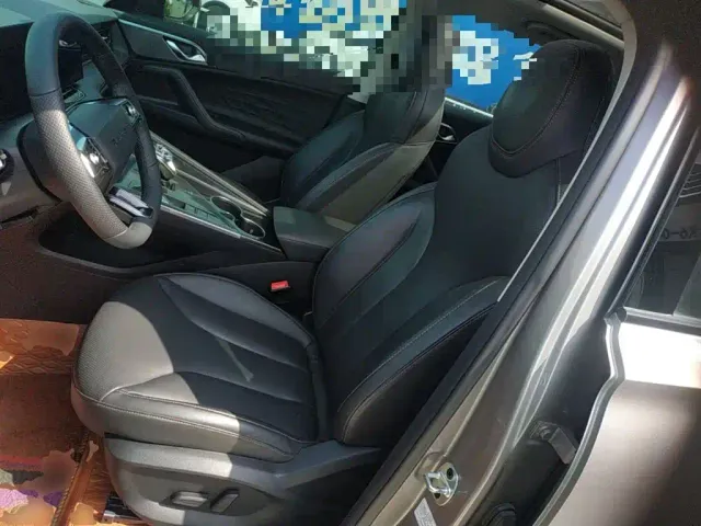 Roewe RX5 — Фото автомобиля 14