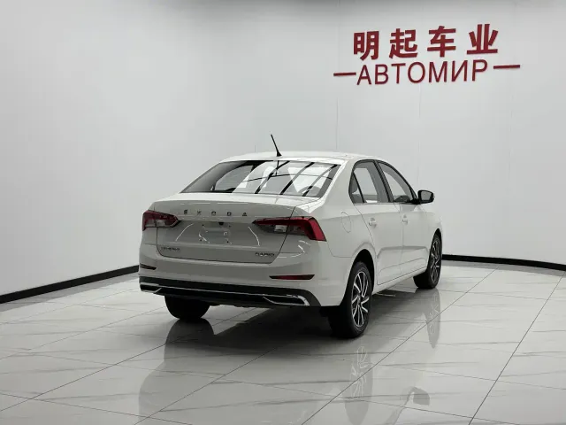 Skoda Rapid — Фото автомобиля 9