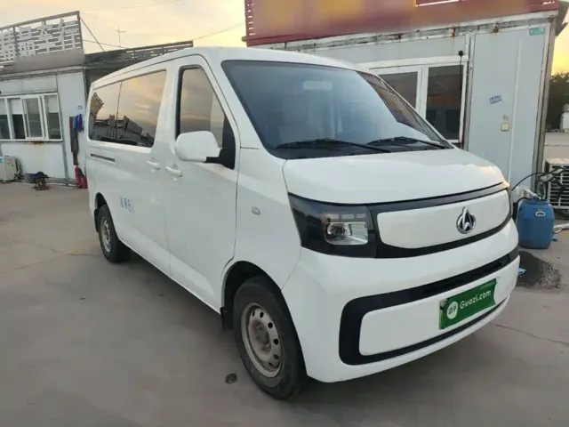 Changan Ruixing EM60 — Фото автомобиля 3