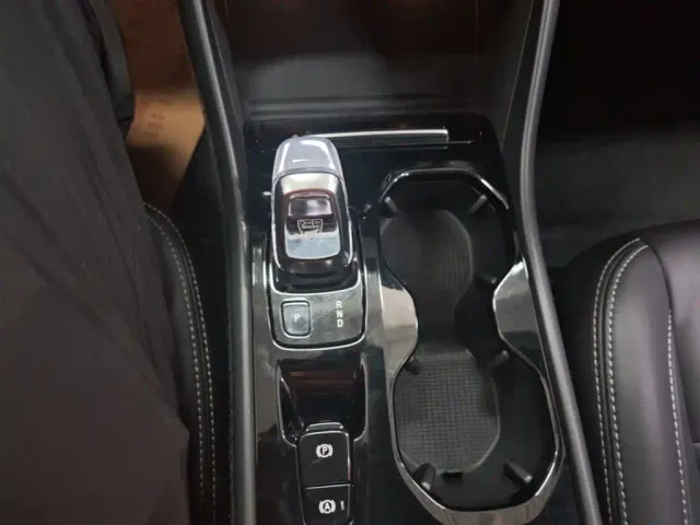 Volvo XC40 — Фото автомобиля 13