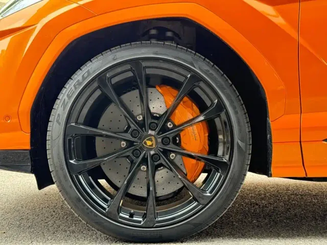 Lamborghini Urus — Фото автомобиля 28