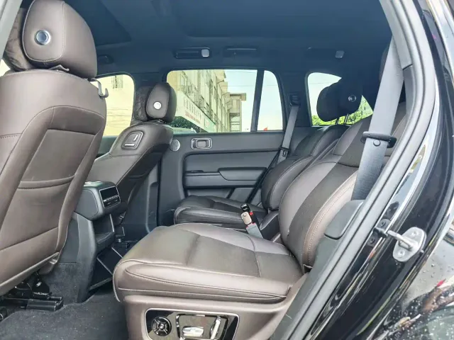 Li Auto L8 — Фото автомобиля 7