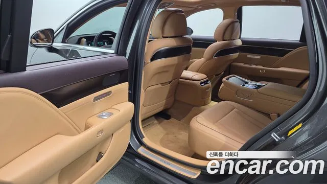 Genesis G90 Бензин 3.5 турбо AWD — Фото автомобиля 12