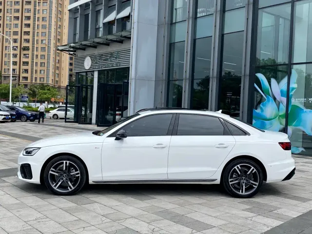 Audi A4L — Фото автомобиля 3
