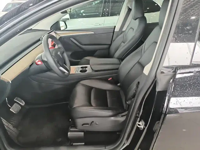 Tesla Model Y — Фото автомобиля 14