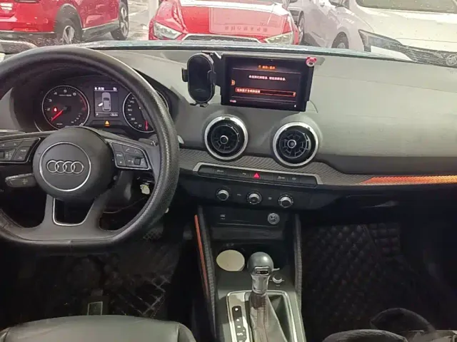 Audi Q2L — Фото автомобиля 12