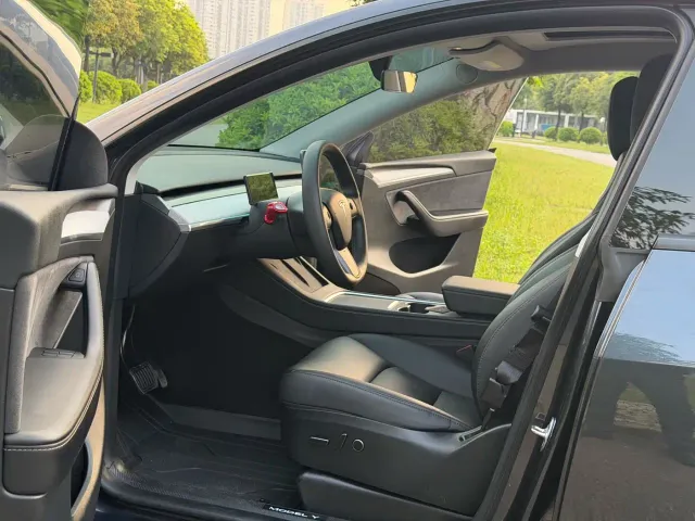 Tesla Model Y — Фото автомобиля 4