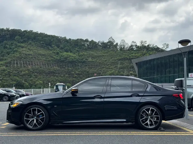 BMW 5 Series — Фото автомобиля 16