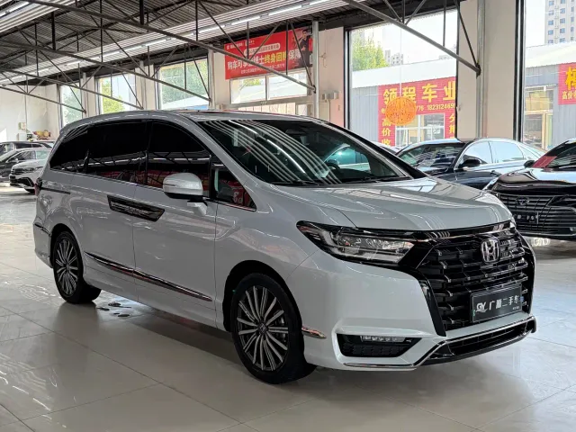Honda Elysion — Фото автомобиля 3